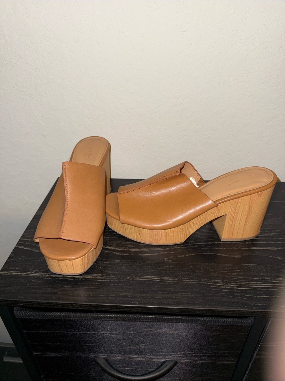 Women’s Universal Thread Tess heeled mules